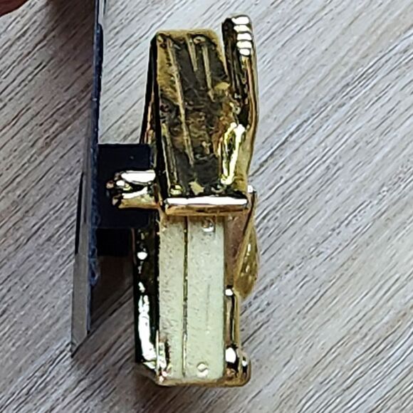 🔹️Vintage Gold Tone Bird On A Birdhouse Brooch Pin - Picture 4 of 12